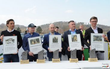 Odsłonięcie kolejnych tablic w Alei Sław Kolarstwa w Sobótce [ZDJĘCIA I FILM]