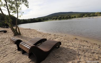 Nowe leżaki i altany na miejskiej plaży [FILMIK, ZDJĘCIA]