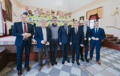 Spotkanie opłatkowe sportowców z udziałem Burmistrza MiG Sobótka oraz przedstawicieli i zawodników DEICHMANN ABUS MAT SOBÓTKA