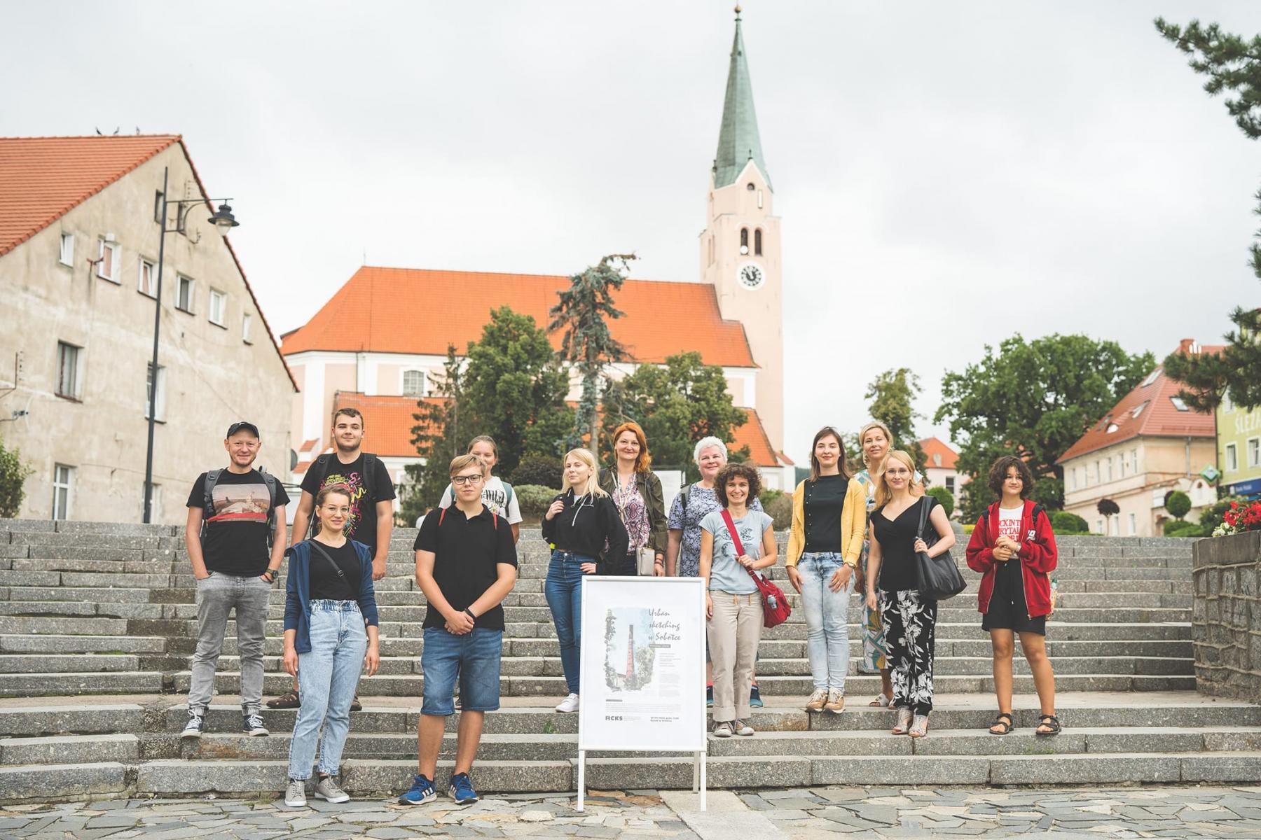 Plener urban sketchingowy na sobótczańskim Rynku